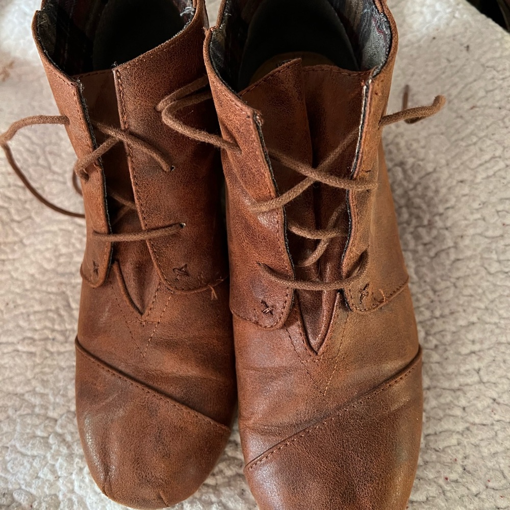 Maurice’s brown wedges